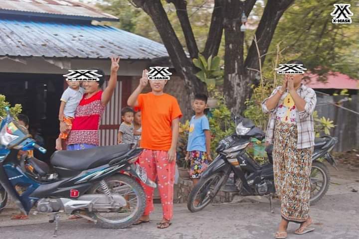 ချစ်ဖို့ကောင်းတဲ့ ပြည်သူတွေ 
   ဘယ်တော့မှ သွေးမအေးဖူး ✊