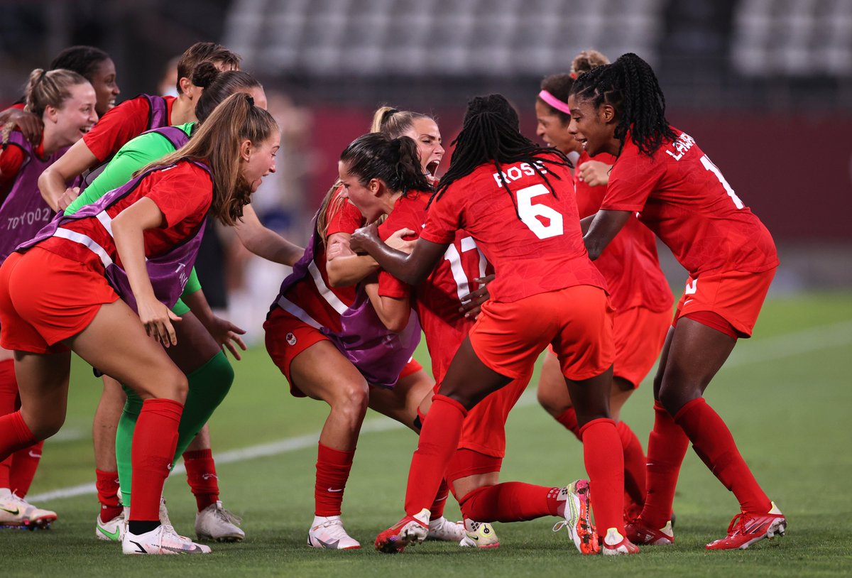 CanadaSoccerEN's tweet photo. How it started...                How it's going....

#CANWNT https://t.co/bWbQO4YFUf