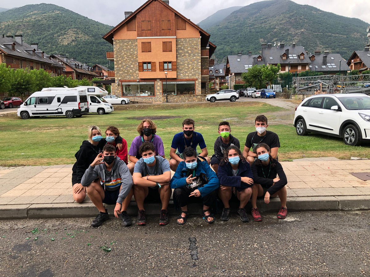 Ja hem tornat de campaments!! 🏕️
Follets, llops, raiers i pioners hem passat uns dies fantàstics a Escalarre on hem après, hem rigut i hem crescut molt envoltats de natura.
Ens veiem a Passos amb moltes ganes i amb les piles recarregades! 💚🖤