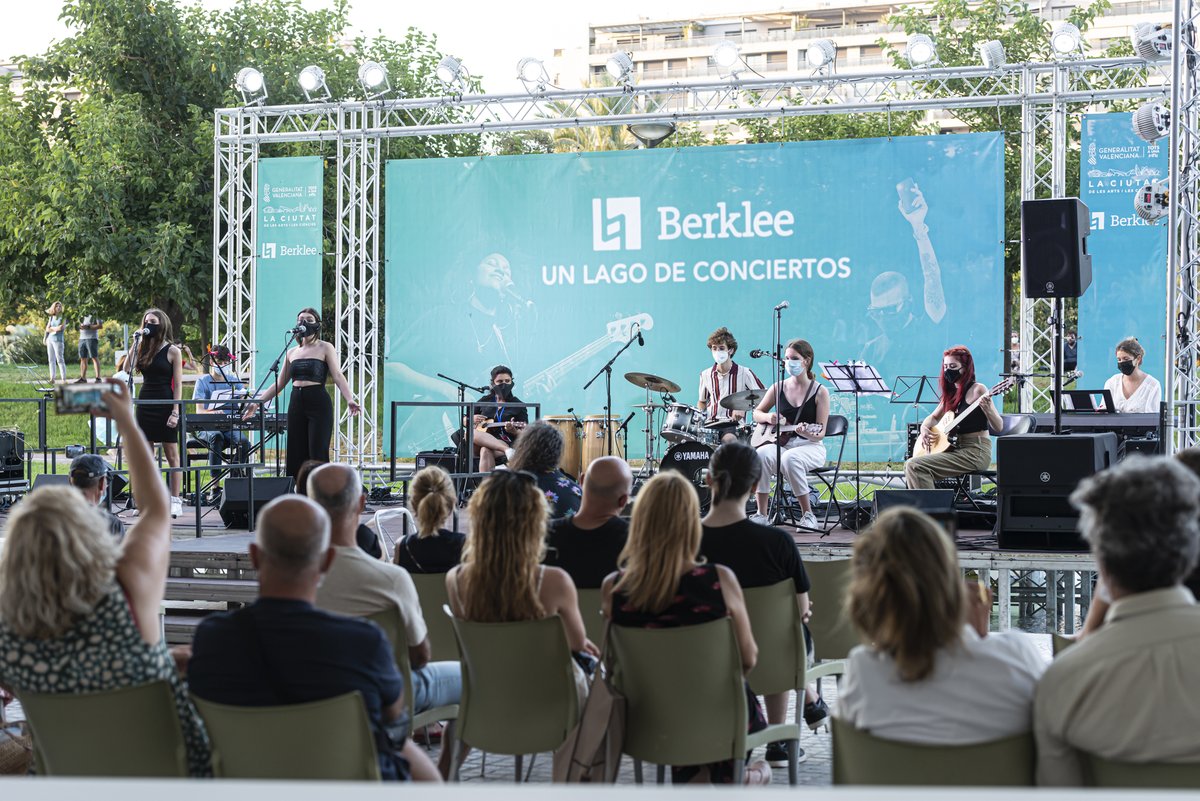 berkleevalencia's tweet photo. The #summerperformanceprogram came to an end.
Discover the wonderful photos of the ensembles that participated in the 'Un lago de conciertos' concert on July 28.
Click on the link for more #pictures: https://t.co/Ar6qDoQOrB https://t.co/TexQuUZ8Jh