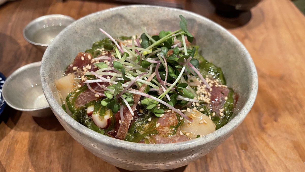 最近引っ越したので、近くの美味しそうなお店を探索。

早速一件お気に入りが！！
魚食堂 きてれつ@人形町

お魚も美味しいし、食事メニューもどれもハズレなし！

日本酒のセレクションも豊富で美味しかったです！🍶

2人で一万円行かない、コスパもとても良いお店でした！