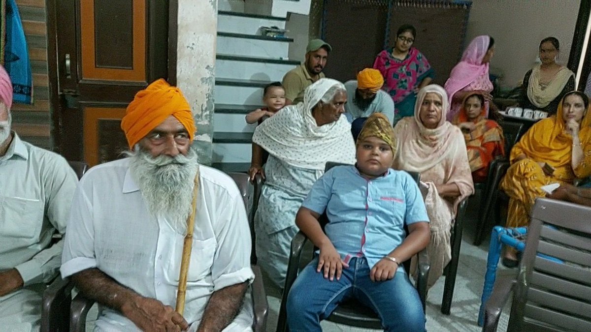 sudeep1110's tweet photo. Scenes from #KamalpreetKaur’s home. 🥺
#WomensDiscus #Tokyo2020 #Olympics #TeamIndia https://t.co/wXBcXBqpjT
