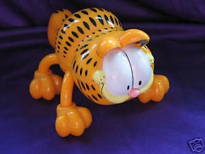 GarfMerchOTD's tweet photo. Today's first Garfield merchandise is the Pollenex Garfield Handheld Massager!! He'll rub you the right way i guess? https://t.co/m6RjeszJCy