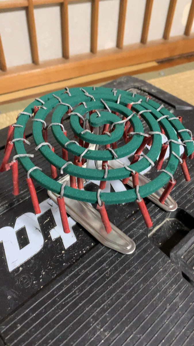 トウモロコシ畑が狙われているので…蚊取り線香で時限式爆弾を作ってみた！