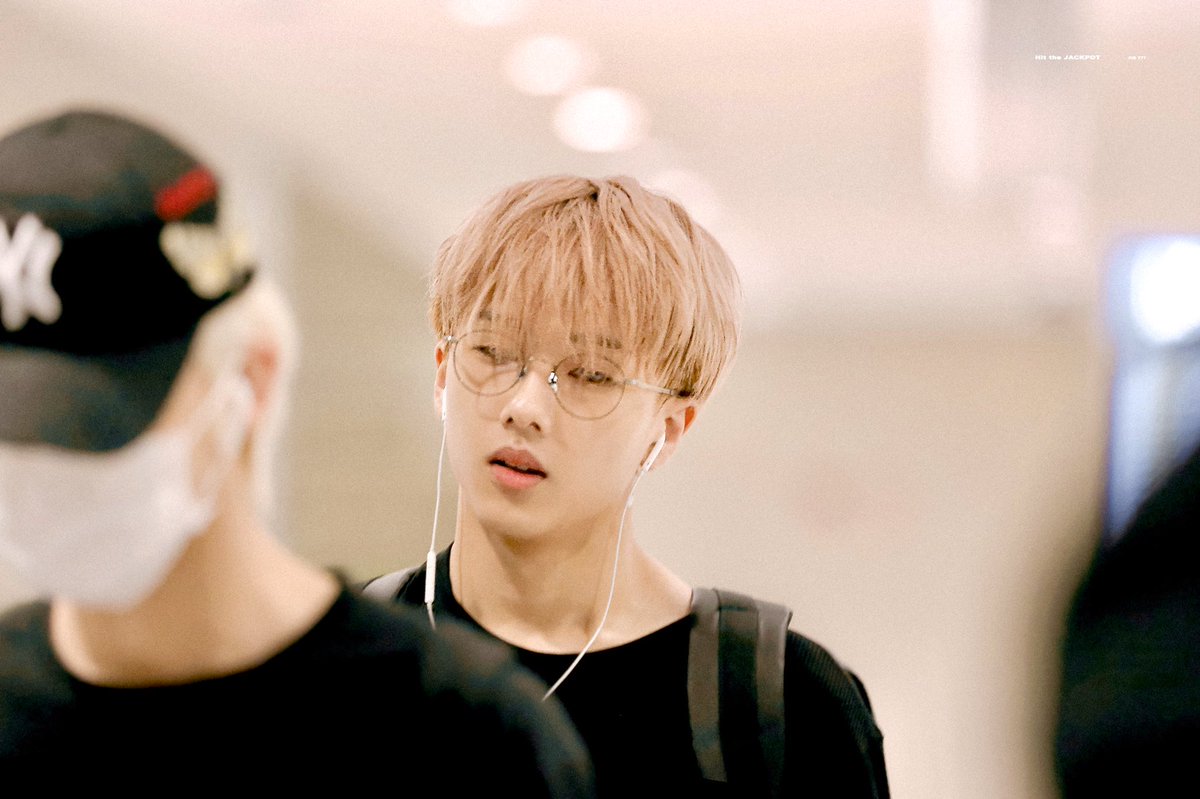 jjjspnm's tweet photo. ชอบจีซองเซตนี้ all black หล่อมากก https://t.co/ZuEtzMhKFB