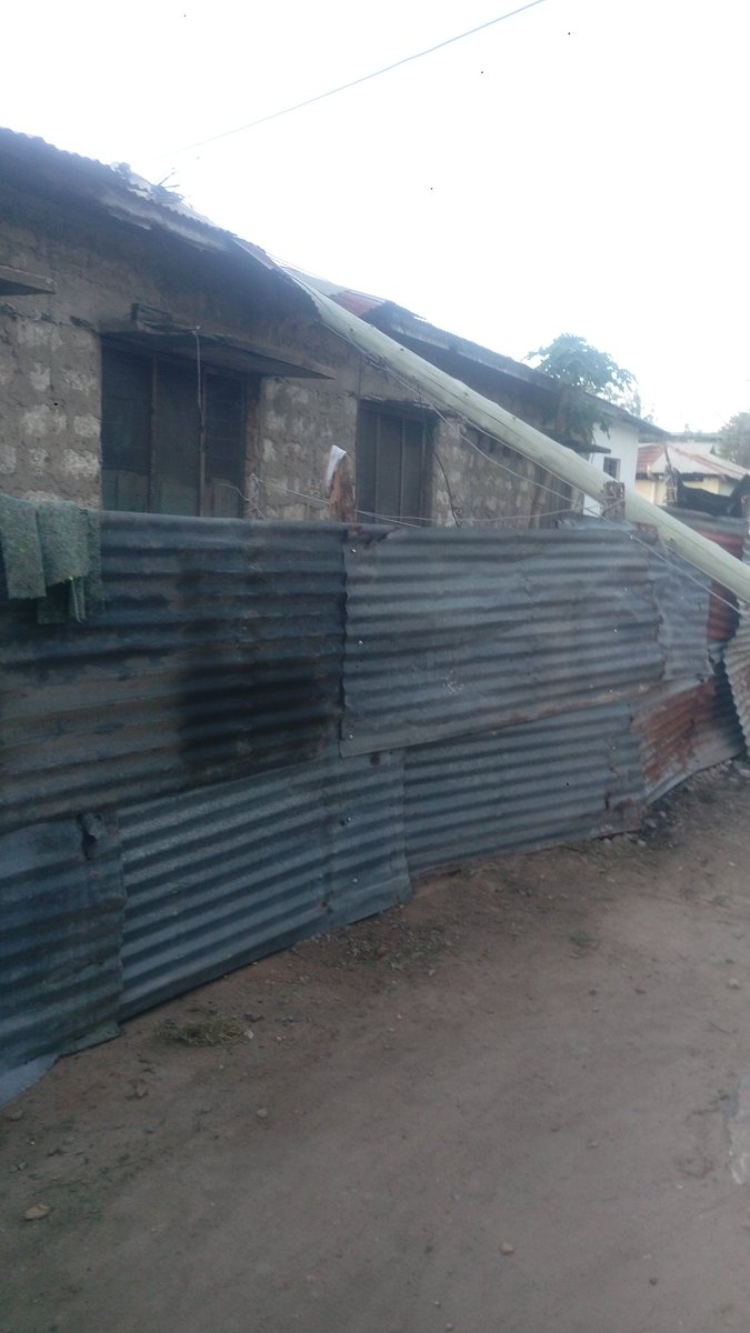 AliBrown254's tweet photo. @KenyaPower_Care do something please before things get worse at miritini stage ndogo. @radiomaisha @MwalimuMbaruk @BillyMiya @shugaboyke1 @BabieMarione @Bettymuchoki1 https://t.co/Hn69FenfwA