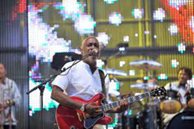 Depuis l’annonce de la disparition de Jacob Desvarieux, les clubs, bars dancings et autres espaces de détente de Brazzaville rendent hommage à la star guadeloupéenne en passant tous les tubes du groupe Kassav'.

#Brazzaville #ChezMoiAuCongo #Musique