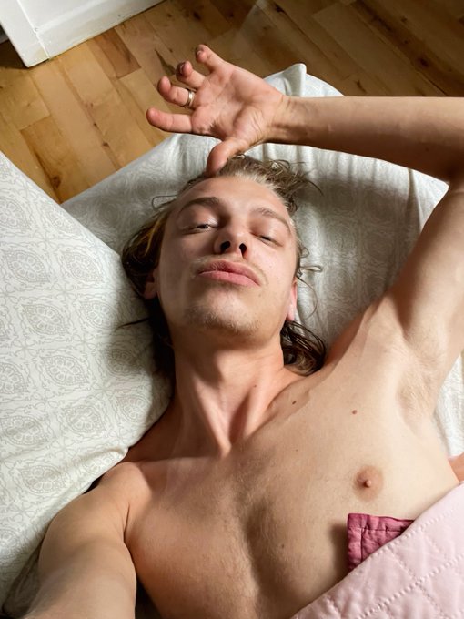 BIRTHDAY BOY 🎁🥳 Moved in my first appartment yesterday! https://t.co/UJ92nbpAiu