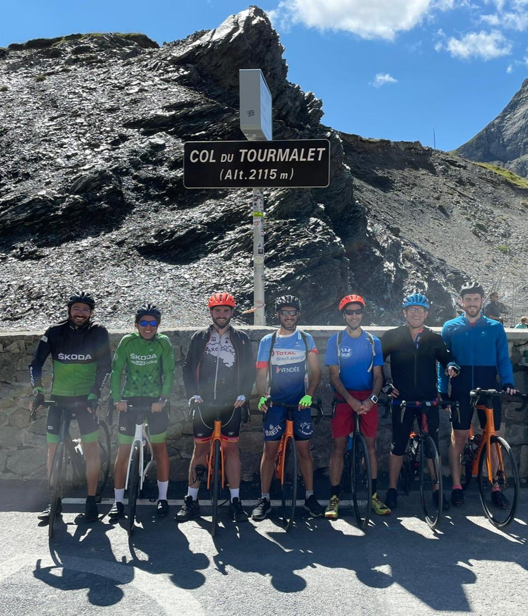 Pour finir une saison hors catégorie, il fallait bien un col hors catégorie pour la Direction Compétitions de <a href="/LNRofficiel/">Ligue Nationale de Rugby</a> #Tourmalet #OvaleLapize 💪🥵
Cc <a href="/J_Telecki/">Julien Telecki</a> #JeanBroqua #ChristopheGestain <a href="/AlexandreVieu/">Alexandre Vieu</a>