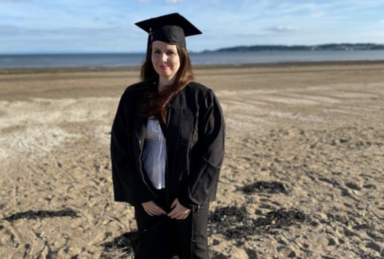 UWTSD's tweet photo. 🎓UWTSD graduate set to take studies to next level after achieving a first class honours degree in #Events and #InternationalFestivals Management.

#UWTSDClassof2021 #NextStepMasters 

➡️ https://t.co/q1uqGAHIZl https://t.co/WP5zaGdU0C