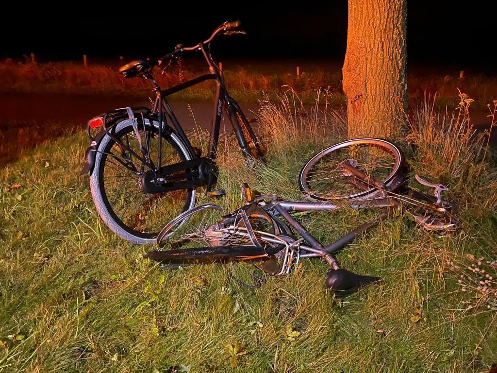 Fietser raakt gewond na aanrijding op N318 bij Bredevoort, fietser reed zonder licht op de provinciale weg