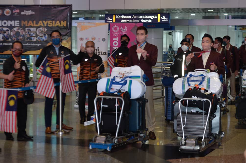 SAMBUTAN KEPULANGAN WIRA &amp; WIRAWATI NEGARA

YB Senator <a href="/wanfayhsal/">Wan Ahmad Fayhsal</a>, Timbalan Menteri Belia dan Sukan menyambut kepulangan wira dan wirawati negara yang telah menyertai temasya Sukan Olimpik edisi ke-32 di KLIA hari ini.