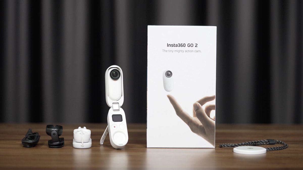 spin9's tweet image. ได้ลองกล้อง Insta360 GO 2 แบบจริงจัง ตัวเล็กมาก หนักแค่ 27 กรัม หนีบใต้หมวกแล้วได้มุมมอง FPV เลย ภาพใช้ได้ มีเคสชาร์จเหมือน AirPods ตั้งถ่ายได้หลายมุม ข้อเสียคือถ่ายต่อเนื่องได้ไม่นานเท่าไหร่ และยังไม่ได้ 4K 

สอยมา 10,499 บาท