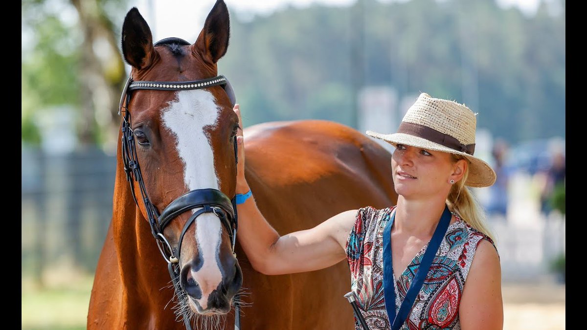 🥇 #Equestrianeventing gets its first ever female Olympic champion! 
Take a bow, Julia Krajewski and Amanda de B'Neville.

#Olympics | #Equestrian | #Tokyo2020