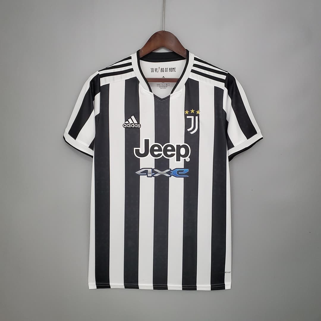 CholetStore's tweet photo. Camisa titular da Juventos 21/22

Tecido Dry-Fit
Bordado perfeito
QR code que leva direto pro site da patrocinadora 
Camisa Premium

#camisadetime 
#camisasdetimeportoalegre 
#camisapremium 
#lojacholetstore 
#futebol
#juventos 
#seriea 
#italiano 
#velhasenhora https://t.co/xItwpnYi2E