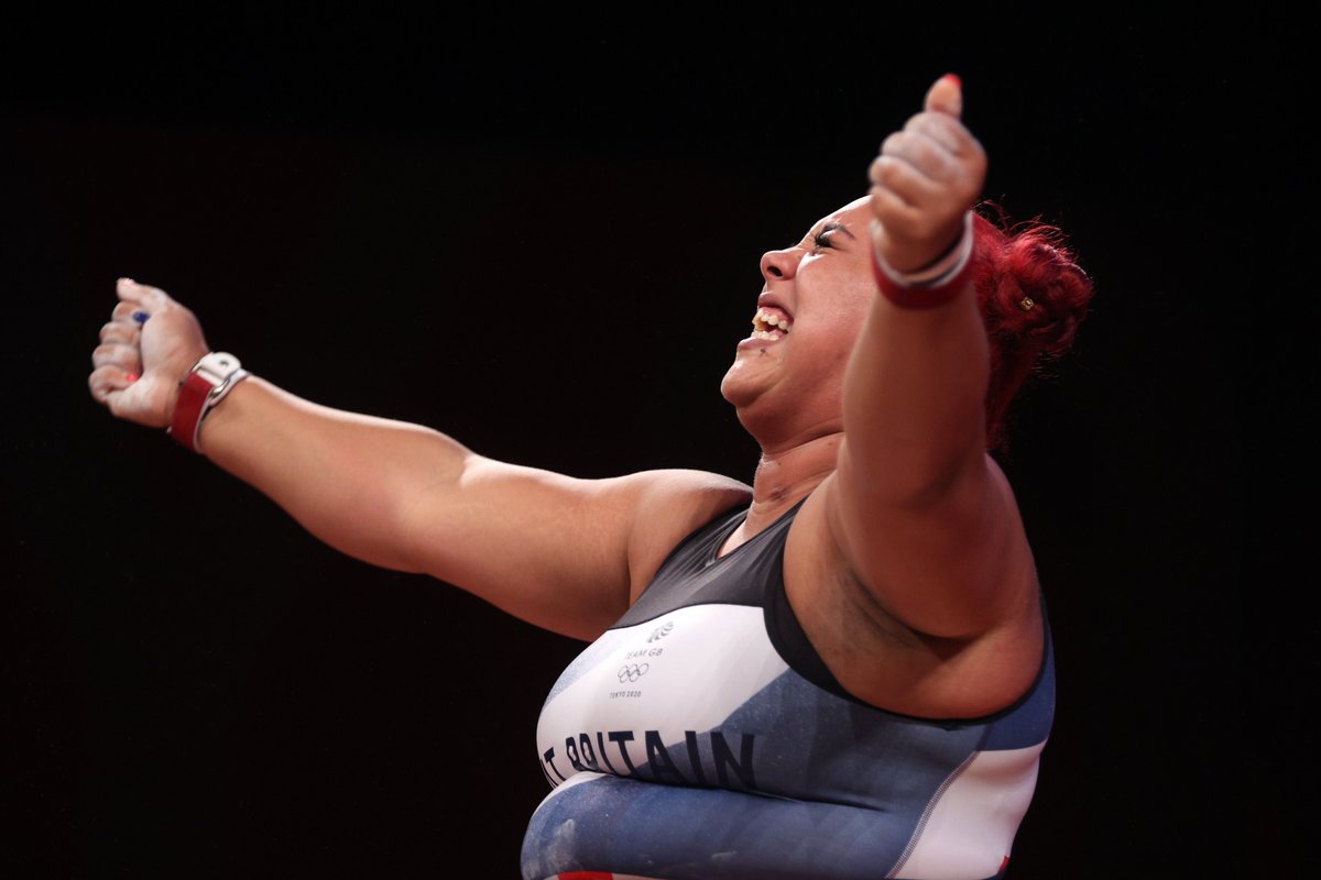 TeamGB's tweet photo. The emotion of winning an Olympic medal 🥈

👏 @Brownskinjessie 👏

#TeamGB https://t.co/VLdJHJjteu
