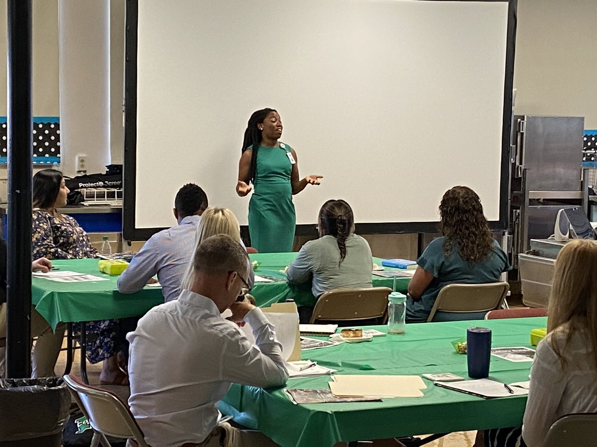 Excited to welcome our newest family members to <a href="/MasonSchools/">Mason City Schools</a> this morning!  Thanks to <a href="/cooperlearns/">Jonathan Cooper</a> <a href="/amyrbrennan/">Amy Brennan</a> <a href="/SoroyaSmithMEd/">Soroya Smith</a> <a href="/sbumiller/">Dr. Shanna Bumiller</a> <a href="/KrissyHufnagel/">KrissyHufnagel</a> <a href="/traceylcarson/">Tracey Carson</a> and the rest of the district leadership team for kicking off this #MasonMoment.