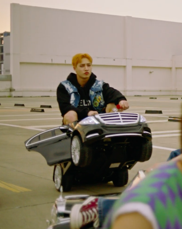 skzshots's tweet photo. he isn't lying when he said he's fOive 🏎️ https://t.co/vOr6Sy4W8C
