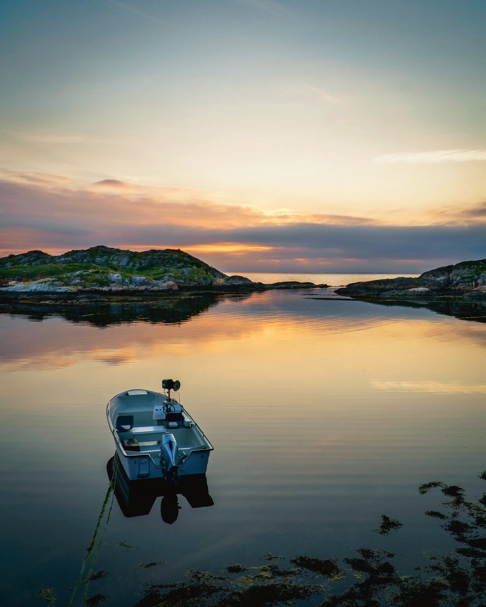 RogerDAHL12's tweet photo. Alone
_
Night in Kristiansund
_
#kristiansund
#visitkristiansund
#trondheim 
#norge 
#norway
#visittrondheim 
#uniquenorway
#north
#norgeimitthjerte
#trondheimby
#planet_earth_shots
#homeofnordicflavours
#raw_norway
#trondheimframes
#norge_no
#DreamchasersNorway
#petapixel
#earth https://t.co/GSbKBf26m4