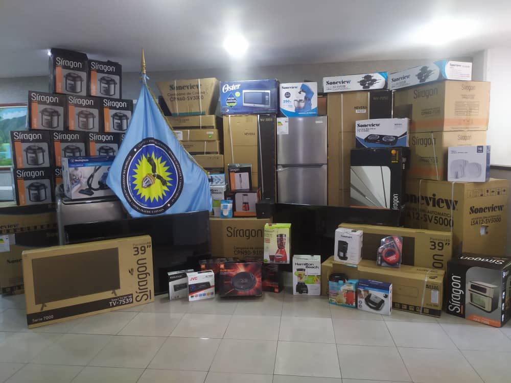 Por fraude y estafa a la empresa SINPEL C.A, el #CICPC detiene a dos hombres en Caracas. 
instagram.com/p/CSEyhgBLLJI/…