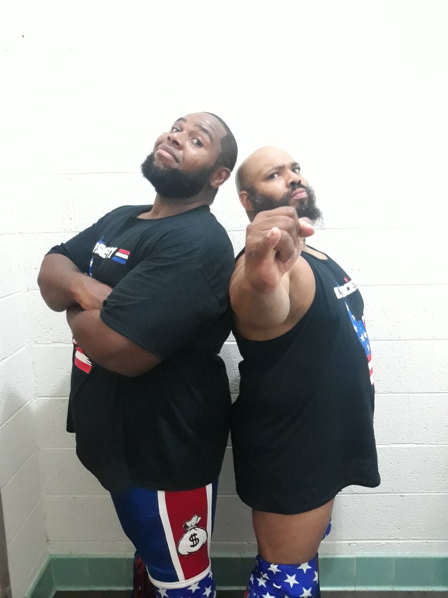 kingbenji_banks's tweet photo. The @GoldenPinkyS was back in action on Saturday and it felt great to be back in a wrestling ring!
#wrestling #goldenpinkysociety #pinkiesup https://t.co/Mp4u10l3xc