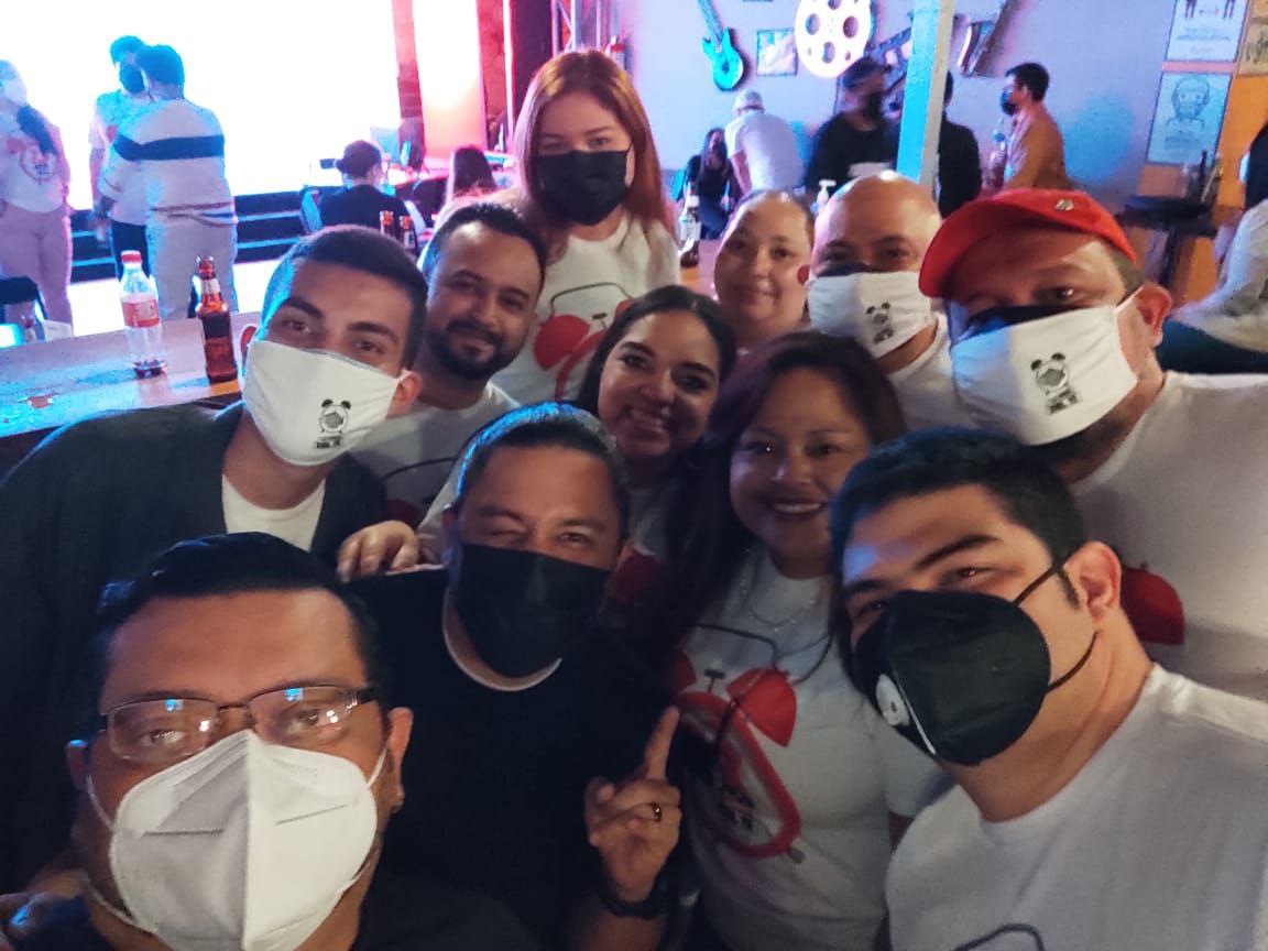 idalia_matuz's tweet photo. Holiis buen día un enorme placer escucharlos en esta mañana
Feliz inicio de mes y se semana.
Gracias por la boneeeta celebración de los #13LHT son los mejores ❤️❤️
@fervarelahn @ca_acosta @luislarahn @Guayocaster @omartinezhn @Melicarcamo @alexcruz927 @marifer2390 @osmer86 https://t.co/duoTGaBquf