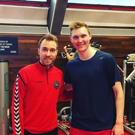 TeleskopID's tweet photo. From Axelsen for Eriksen❤

#Den #Tokyo2020 #Badminton #ForEriksen https://t.co/K5HYee0qya