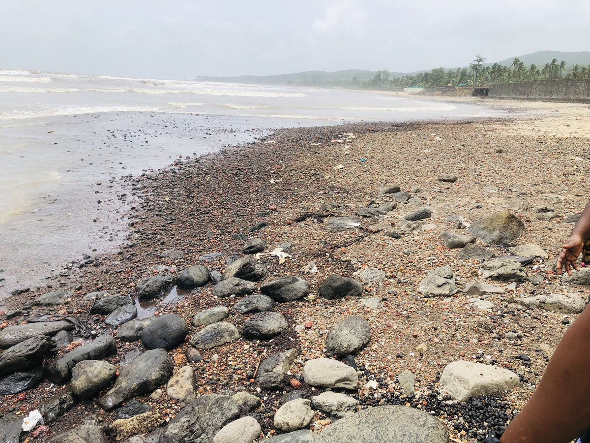 ImranBepari's tweet photo. Visited to Kashid beach last weekend and felt like we are actually on rigs working on oil fields witnessing huge petroleum waste there… just worried what’s going to be future or our beaches. https://t.co/oM4e4kc50S