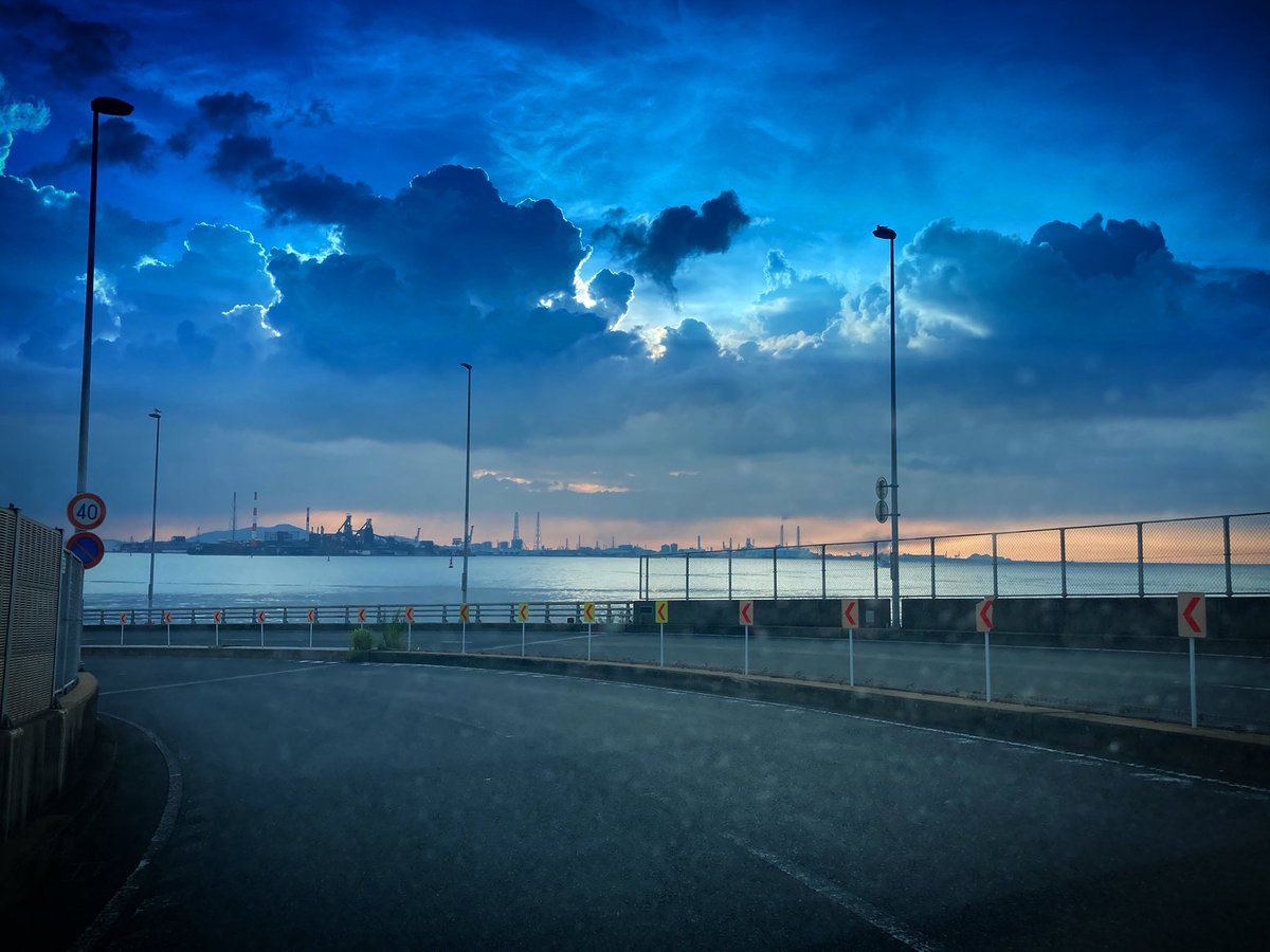 Dan_Kiko_Murray's tweet photo. “I’ll take unbelievable skies for $400, Alex…” #dusk #duskphotography #sunset #sunsetphotography #sunsets #japanesesunset #danieljamesmurray #danieljmurray #sky #skies https://t.co/24JTxzVSik