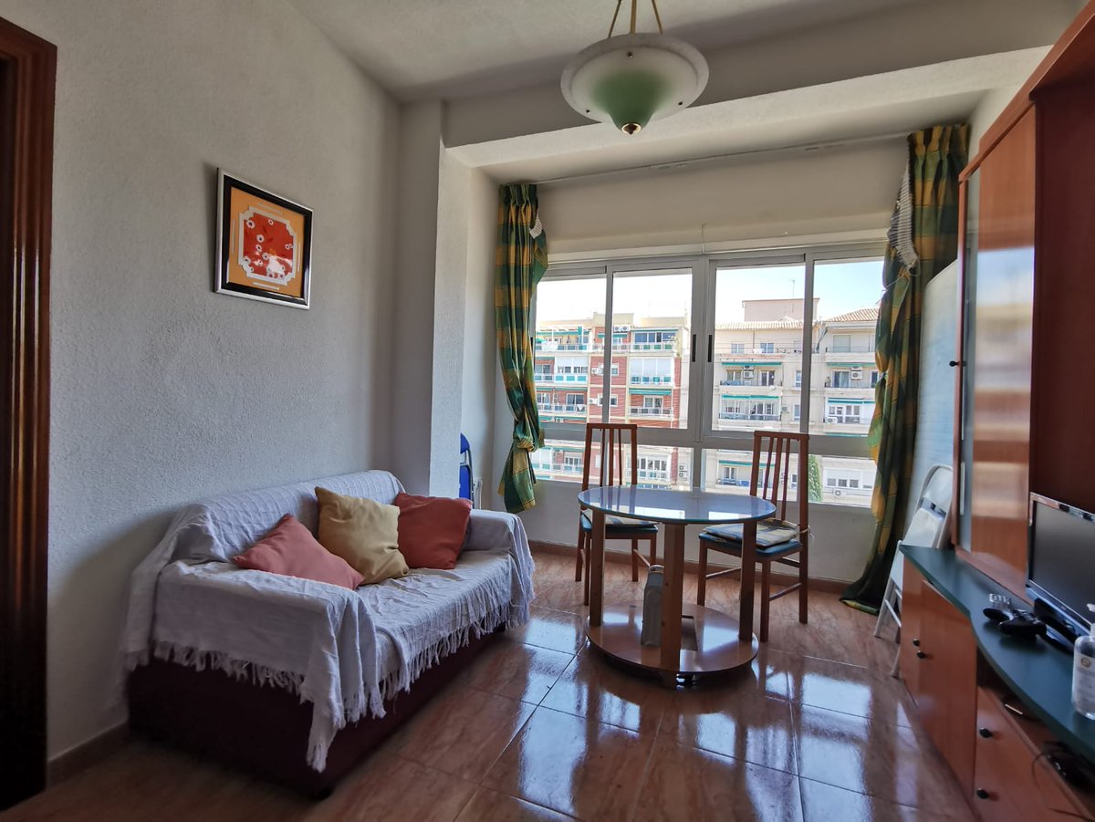 <a href="/Cotilleos_UGRR/">Cotilleos UGR❤ (+Melilla)</a> Somos dos chicos que buscamos un compañerx de piso en Camino de Ronda(gasolinera Cepsa),con paradas de metro y bus. Habitación espaciosa con cama individual por 217€ más gastos. Al lado de la Facultad de Ciencias.