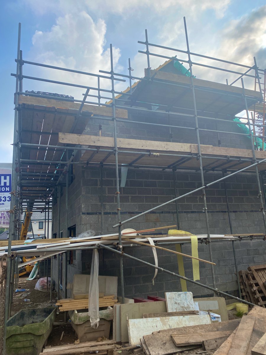MyrahConstruct's tweet image. CLEEVE PROJECT UPDATE

We are now in our final development stage of our £2 million residential project with the roofing being completed on plots 6 &amp;amp; 7. Plots 1 to 4 are waiting for installation of kitchen and bathrooms

We are still on schedule for completion in Autumn 2021