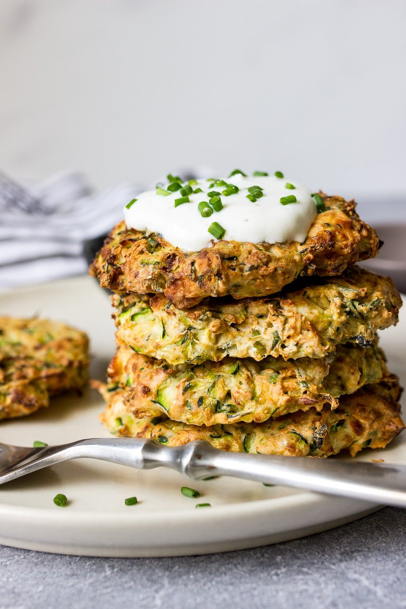 CookingJar's tweet image. Who knew zucchini fritters crisp up nicely in the #airfryer?

thecookingjar.com/air-fryer-zucc…