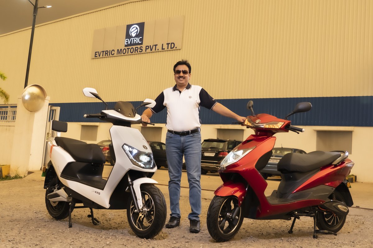 droomdiscovery's tweet photo. #EvtricMotors Launches #EvtricAxis &amp; #EvtricRide in India

The Evtric Axis &amp; Evtric Ride is available at Rs 64,994/- &amp; Rs 67,996/- respectively, in the country

Bookings for the #ElectricScooters will be done in a phased manner https://t.co/uqzpldPzy9 https://t.co/Z4gqL1sU25