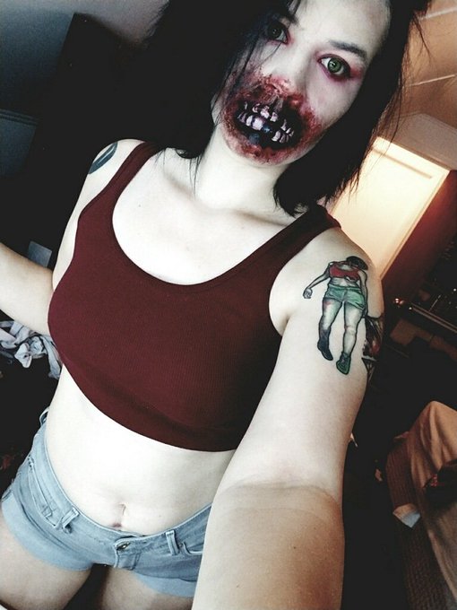 Lizzziiieeee🖤 - My favorite video game is the original Resident Evil 2 for PS1. So I did my makeup like Misty the zombie a year or two ago! ^.^ #ResidentEvil #tattooedgirls #inkedgirls #girlswithink #HorrorCommunity #amateurmakeupartist #halloween https://t.co/SWrynGEtnq