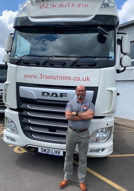 Kevin Robertson is the new transport manager for 3 R solutions collecting his new addition.  His third XF FTR 530, ready for work.!!! 
#3rsolutions #DAF #DAFXF #transport #manager #new #addition