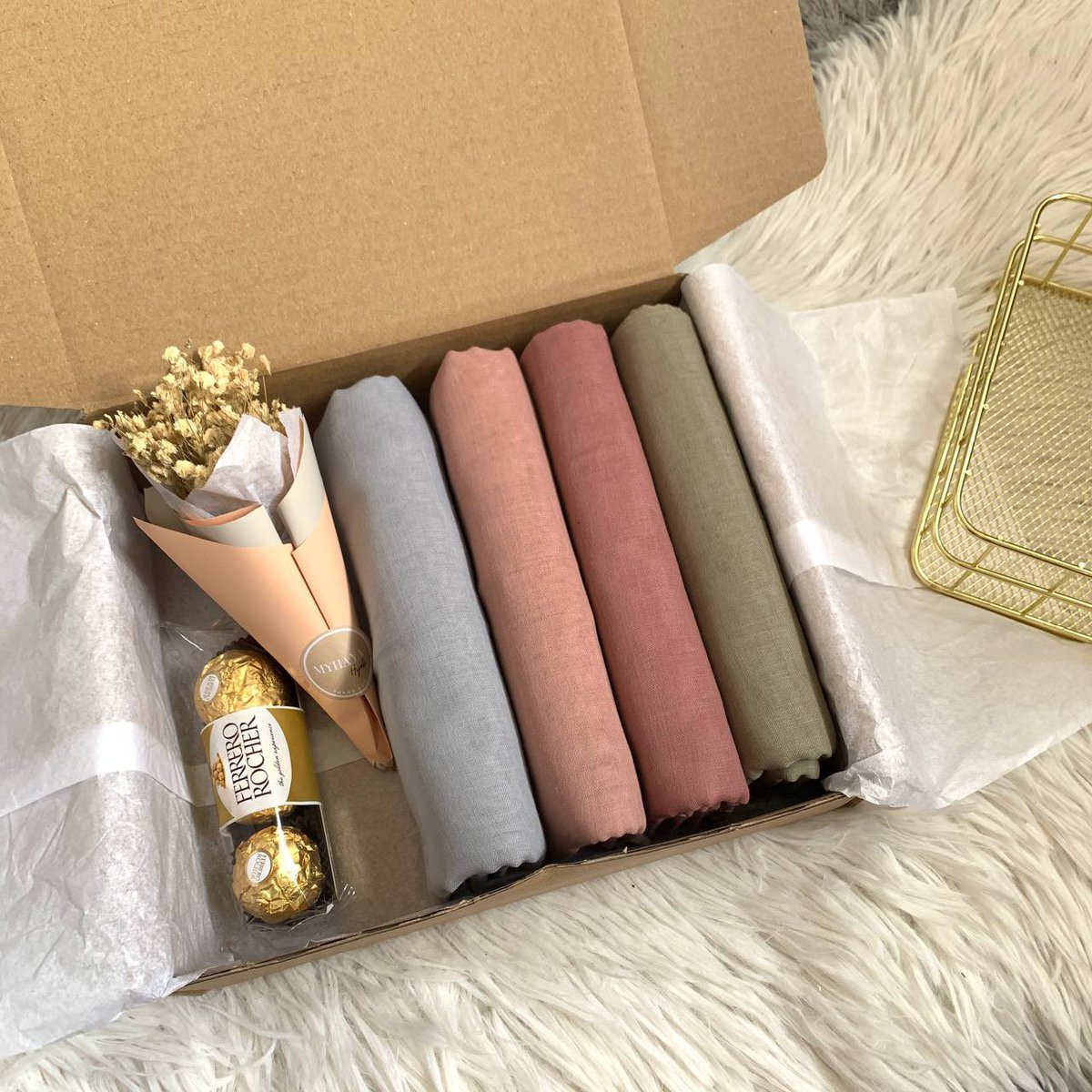 IAmeera's tweet photo. @adlinakay Tumpang rezeki ✨
Hi saya ada jual giftbox tudung for those yang taktahu nak bagi apa sempena raya or birthday orang tersayang sebagai tanda penghargaan giftbox ni sangat sesuai nak bagi harga super murah &amp; FREE POSTAGE! https://t.co/mFoAlPfIFS