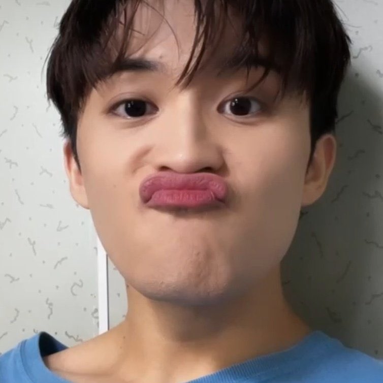 tinylmk's tweet photo. birthday boy ♡ https://t.co/TKHyoO0Yry