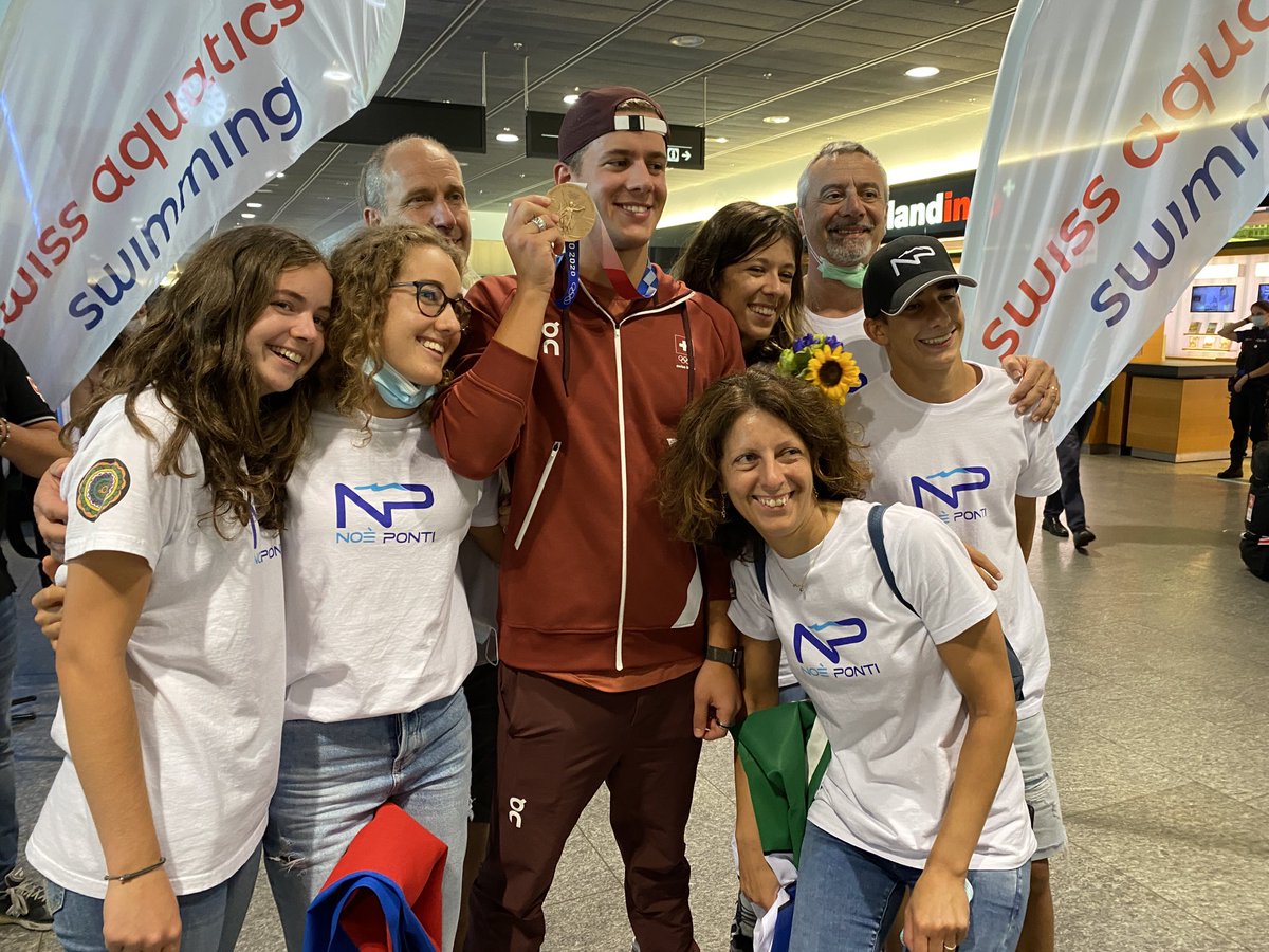 Noè Ponti, la famiglia, la medaglia. L’arrivo a Zurigo ⁦@RSInews⁩
