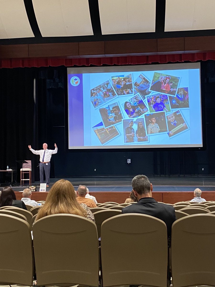 As we move in to a new school year together we will shift our focus from “what’s wrong to what’s strong” Thanks for the inspiration ⁦<a href="/KurtSBrowning/">Kurt S Browning</a>⁩ #Strivefor’25 #LeadershipKickoff2122
⁦<a href="/ChascoElem/">Chasco Elementary</a>⁩