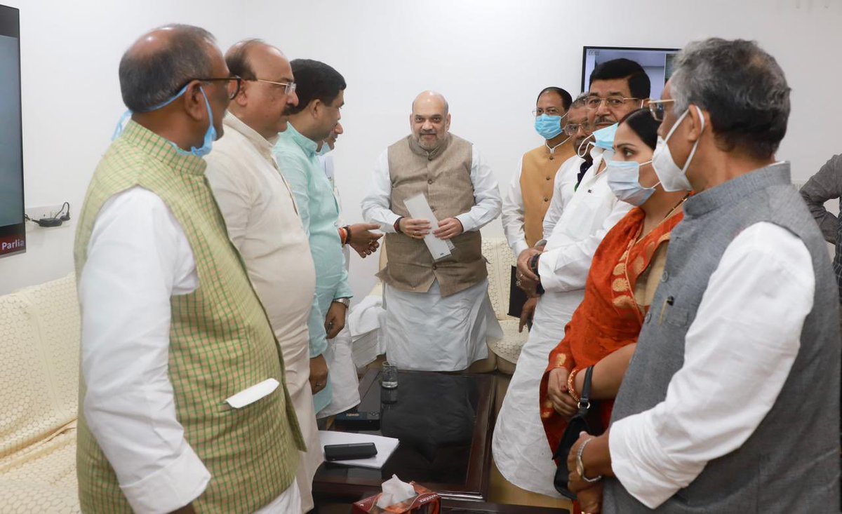 MPSantoshPurnea's tweet photo. जातीय जनगणना कराने की मांग को लेकर आज जदयू के माननीय राष्ट्रीय अध्यक्ष सह संसदीय दल के नेता श्री ललन सिंह जी के नेतृत्व में पार्टी के संसद सदस्यों के प्रतिनिधिमंडल की मुलाक़ात देश के माननीय गृहमंत्री श्री अमित शाह जी के साथ हुई।
@Jduonline https://t.co/YcUC3o1Css