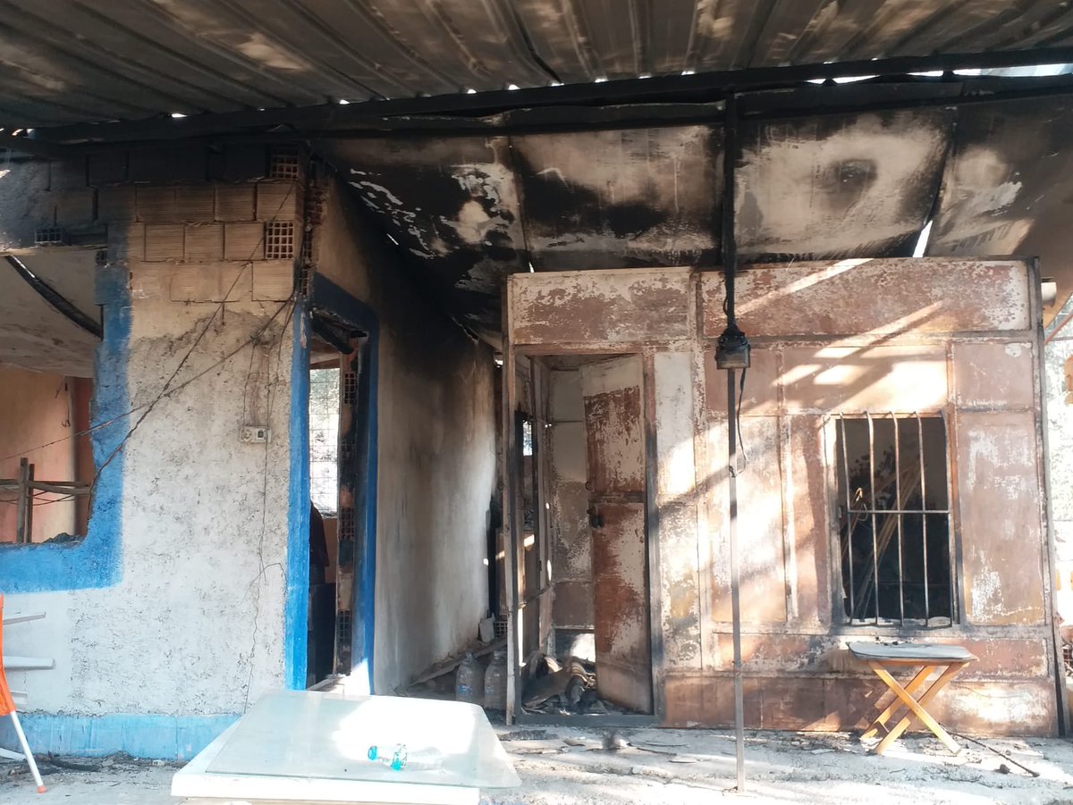MilasBelediyesi's tweet photo. Çökertme ve Gökbel mahallelerimizden arda kalanlar... 

İçimiz yanıyor, ciğerlerimiz yanıyor, yangın devam ediyor... https://t.co/VQaB0cigDF