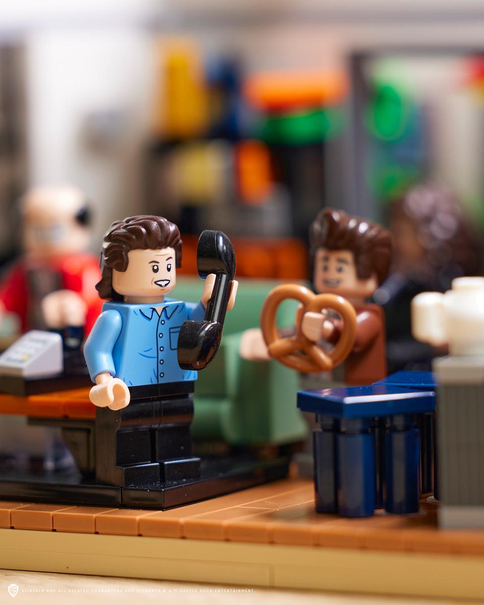LEGO_Group's tweet photo. Hang out with Jerry and the gang and recreate iconic scenes from the show about nothing 😍  LEGO Ideas Seinfeld is available now! https://t.co/zB4GxiAZQP https://t.co/Rvldo7LmhK