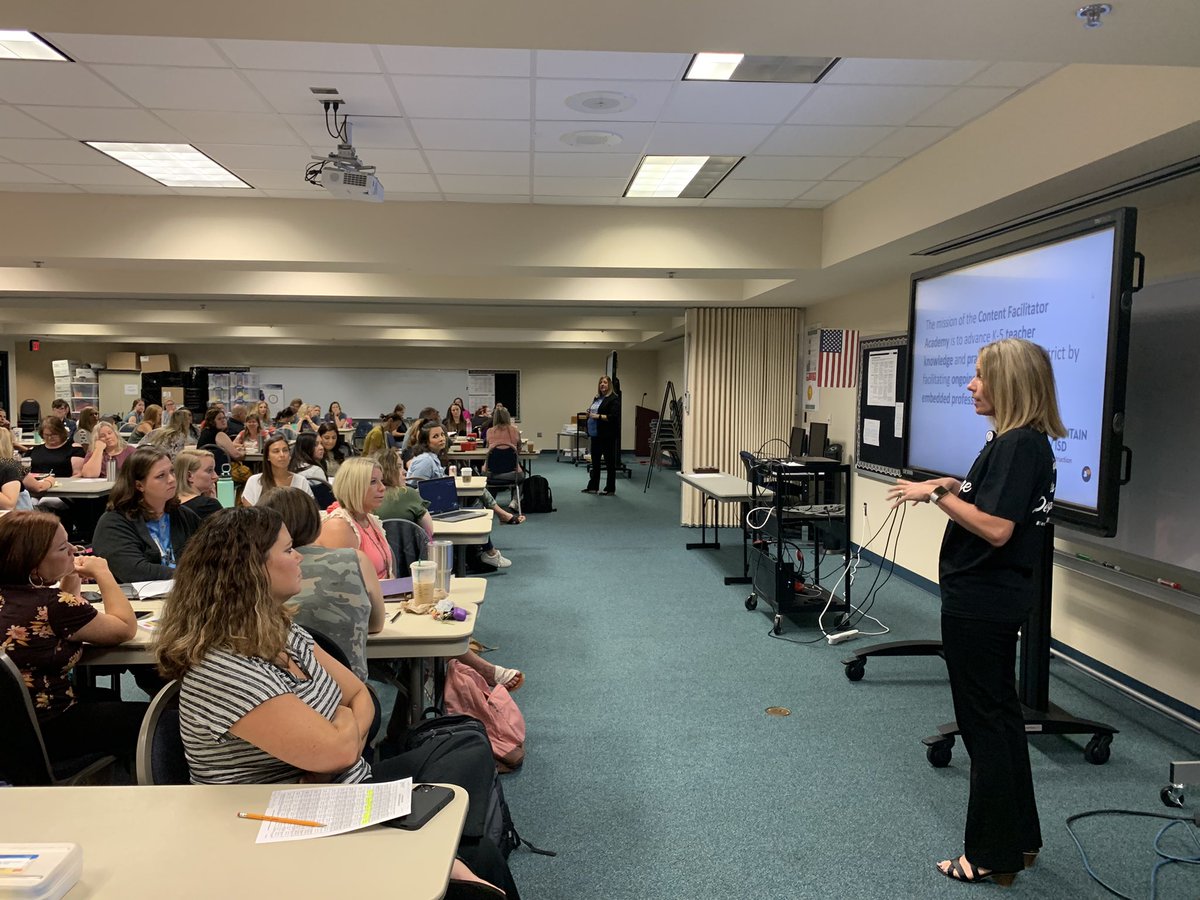 CarlynnBriley's tweet photo. So great to have all of these amazing teachers back with us for two days of learning together. #emsreads #emsmath #leemosenems https://t.co/TI9aPfwVsI