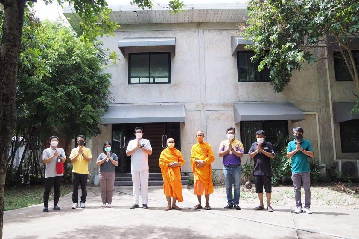Psanitwong's tweet photo. 28ก.ค.2564 วัดพระธรรมกาย ร่วมสนับสนุน #ศูนย์ดูแลโควิดคณะสงฆ์จังหวัดปทุมธานี ตามดำริของพระธรรมรัตนาภรณ์ เจ้าคณะจังหวัดปทุมธานี (Sangha Community Isolation) สถานที่ดูแลพระภิกษุที่ติดเชื้อ ร่วมกับ อบต.คลองสี่ 

รพสนาม
รพ.สนาม
#เอหิปัสสิโก 
#ComeAndSee 
#Dhammakaya https://t.co/kfdmuLtFuV