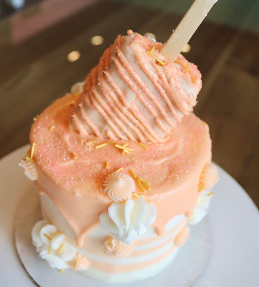 3sweetgirlscake's tweet photo. 🍦🍊Orange creamsicle seems to be the flavor of summer! 🍊🍦

We have different store cake designs each week! Check them out in the online shop.
#3sweetgirlscakery #storecakes #freecake #caketogo #cakes #dripcake #yummycakes #readymade #sprinklecake #storecake #birthdaycake https://t.co/0WFOAGj6eQ