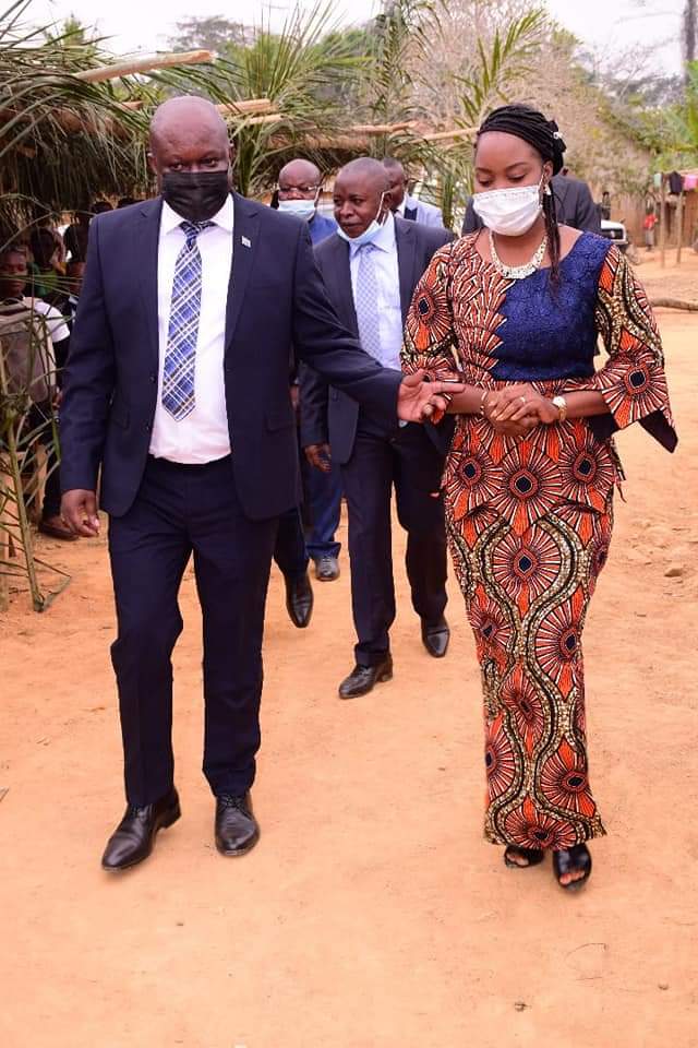 Barick Buema (@barickbuema) on Twitter photo Séjour d'un week-end à Tshela. <a href="/CrispinMbadu/">Crispin Mbadu</a> dit y avoir passé "la fête des parents et des morts, célébré une messe d'actions de grâce eucuménique, expliqué la vision du Chef de l'État dont gratuité de l'éducation, projets prioritaires et réhabilitation d la route Manterne-Tshela Séjour d'un week-end à Tshela. <a href="/CrispinMbadu/">Crispin Mbadu</a> dit y avoir passé "la fête des parents et des morts, célébré une messe d'actions de grâce eucuménique, expliqué la vision du Chef de l'État dont gratuité de l'éducation, projets prioritaires et réhabilitation d la route Manterne-Tshela