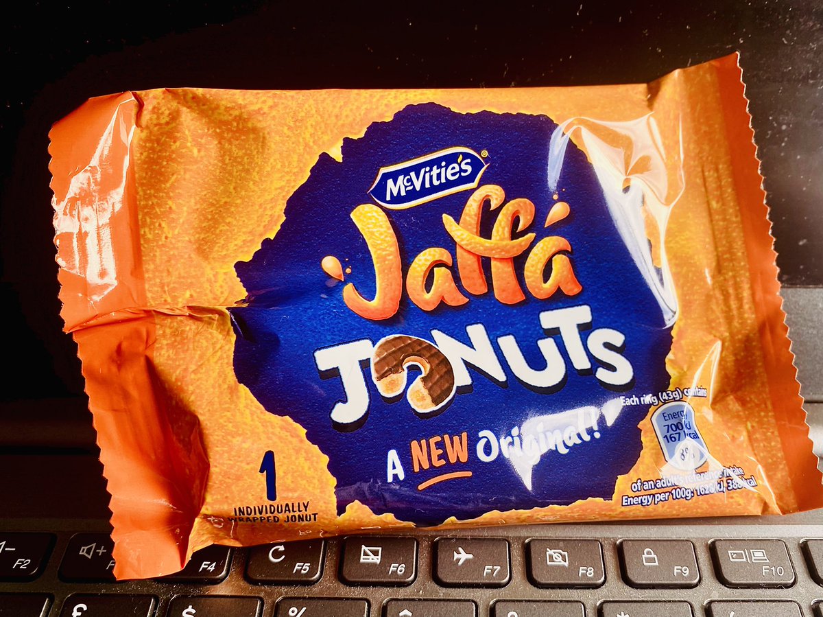 SteveGerrard70's tweet photo. Wow! Could eat a full packet of these without giving it a second thought๐คฃ #jonuts #jaffacakes https://t.co/CcYuM1sx0R