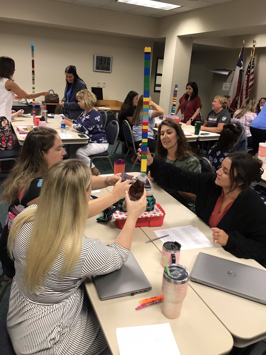 eVelynCarrill0's tweet photo. Team building #EMSreads #EMSmath #leemosenEMS https://t.co/MXJeWxV0oQ