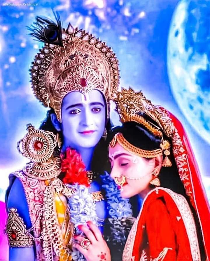 Песни о кришне видео. Кришна прячется. Кришна и рукмини. Рада и кришна на холи. Песни о кришне видео.