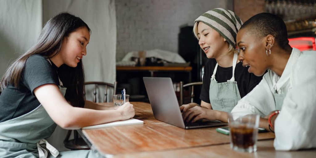 High-performing organizations are 9.4 times more likely to have a CEO who holds leaders accountable for DEI results. Learn how the best managers and leaders make DEI a core part of their leadership today with Nomadic’s new Program, Elevating Equity.  ow.ly/PT9X50FIyys